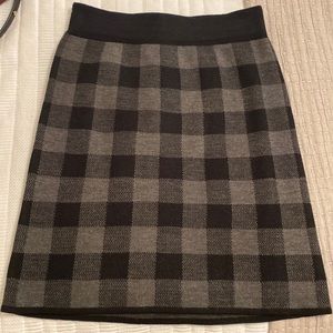 Adrienne vittadini black and grey checkered skirt size XS